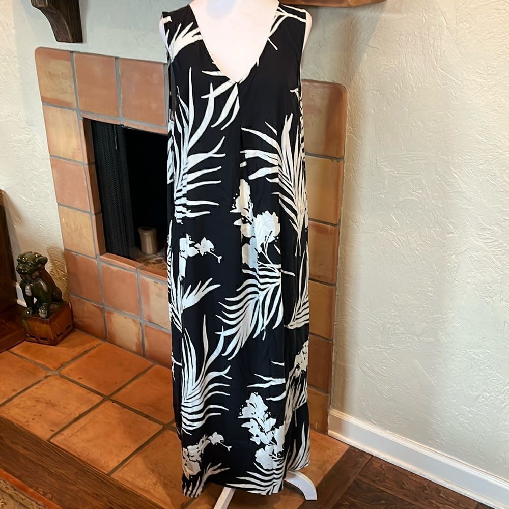 Soft Surroundings Black/White Tropical palm Sleeveless Dress, size LARGE